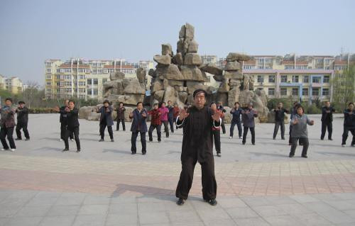 小区里就能学太极拳！